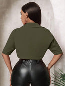 Camisa Cropped de Alfaiataria – Manga Curta e Bolsos Frontais para um Look Moderno