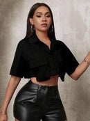 Camisa Cropped de Alfaiataria – Manga Curta e Bolsos Frontais para um Look Moderno