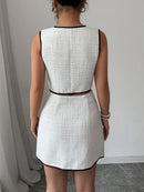 Conjunto Feminino Elegante em Tweed – Top Gola V e Saia Midi com Bolsos